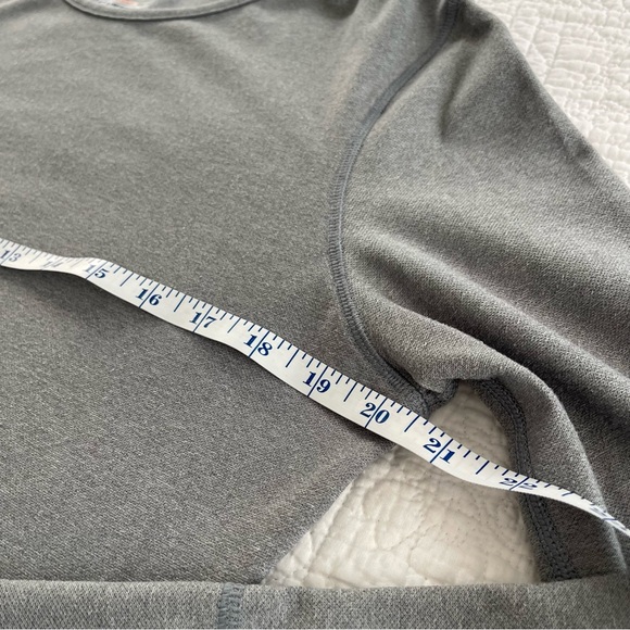 Under Armour Women's Large Fitted All Season Gear Gray Long Sleeve Pullover Top - Picture 4 of 16